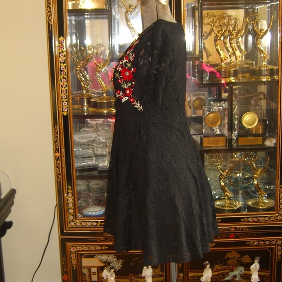 FOREVER 21 FLORAL EMBROIDERED BLACK LACE DRESS M - Picture 5 of 5